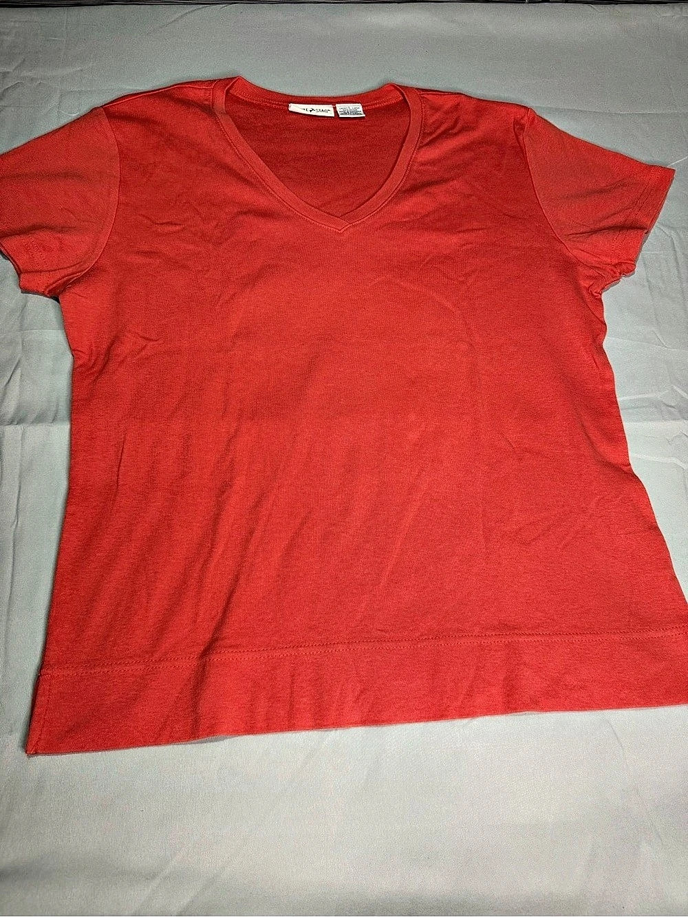 White Stag V-Neck Short Sleeve Top in Red Large